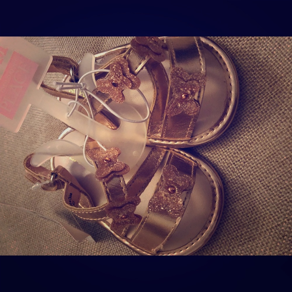 Children’s Place- Sandals 6-12 months Gold
